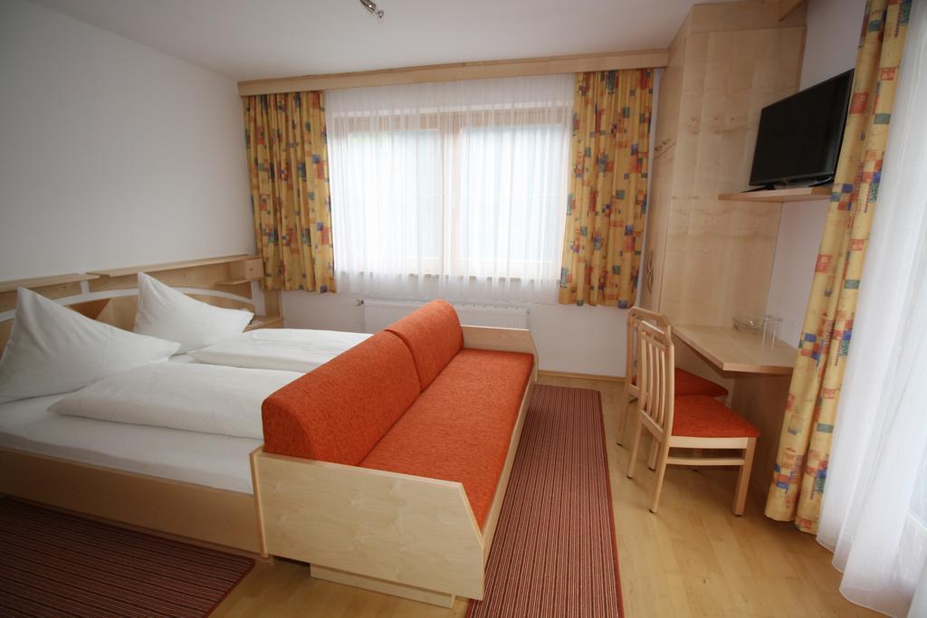 Hotel Garni Haus Anita Liesing Esterno foto